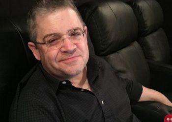 Patton Oswalt helps raise funds for his Twitter troll