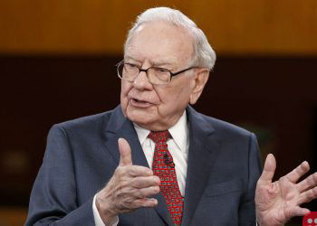 Bidder pays $4.5 million to have lunch with Warren Buffett