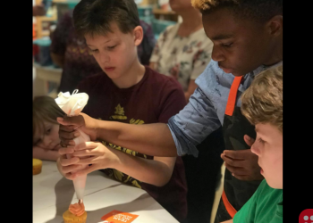 13-year-old opens bakery to give away pastries for the homeless