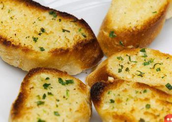 Domino’s to pay $30 per hour to taste their garlic breads!