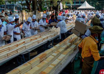 Indian bakers make the world’s ‘longest’ cake