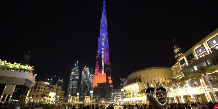 Burj Khalifa lights up in support for Australia over devastating wildfires
