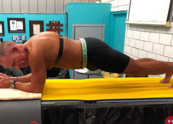 At 62, former US Marine creates new planking record