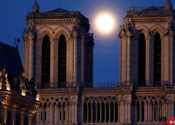 Beautiful Pink Supermoon seen around the world