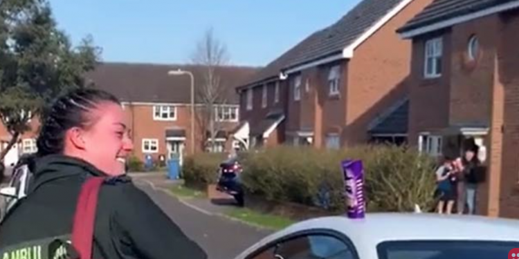 Paramedic receives appreciation on her way to work