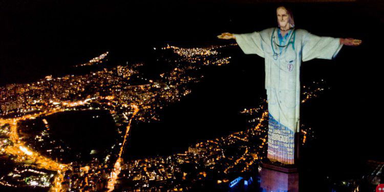 Christ Redeemer statue lit up to honour medical workers