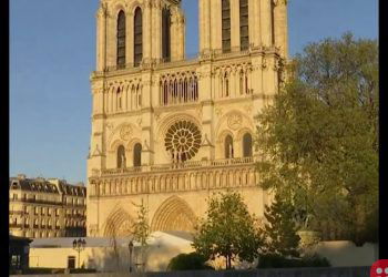 Notre Dame’s bell rings to pay tribute to healthcare workers