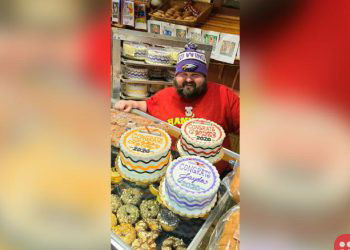 Minnesota Bakery is giving away hundred of cakes to graduating students