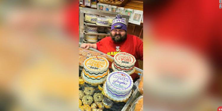 Minnesota Bakery is giving away hundred of cakes to graduating students