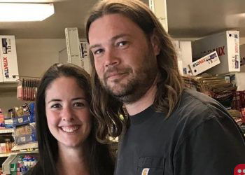 Alaskan Man makes 14-hour boat trip to supply his city with groceries