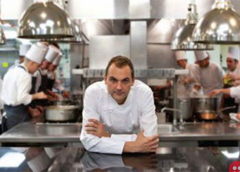 New York chef converts Michelin-starred restaurant into charity kitchen