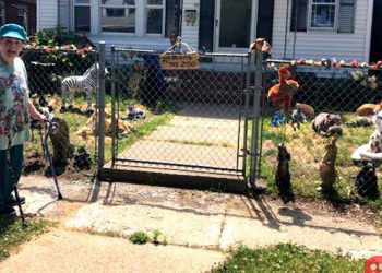 86-year-old woman creates stuffed animal ‘zoo’ to cheer up neighbors