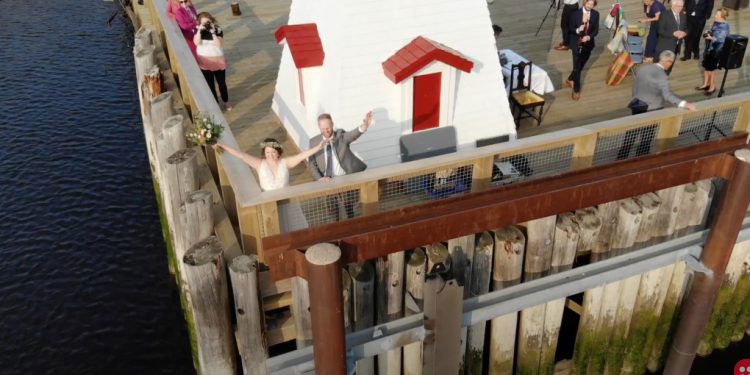 Couple get married at US-Canada border to ensure guests from both nations can attend wedding