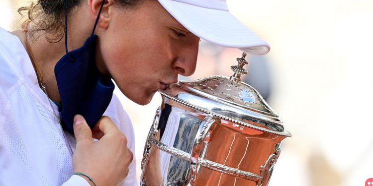 French Open 2020: Iga Swiatek wins maiden title