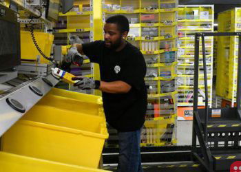 Amazon to spend $500m on bonuses for Christmas staff