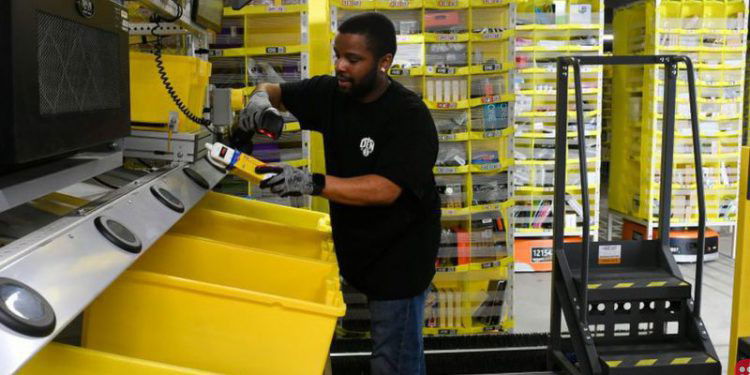 Amazon to spend $500m on bonuses for Christmas staff