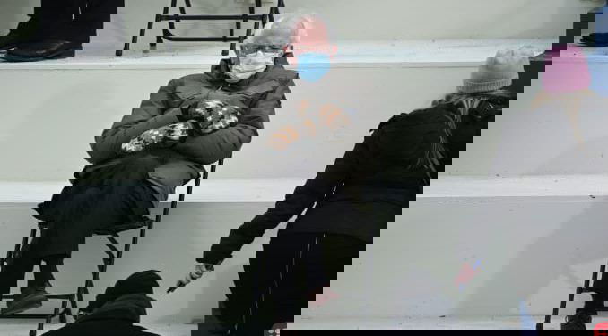 Bernie Sanders’ Mitten Maker Flooded With E-Mail Orders