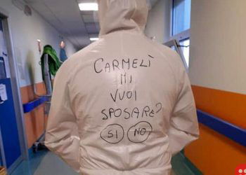 COVID-19 ward nurse proposes to girlfriend using PPE kit