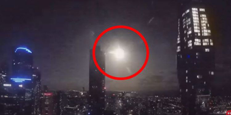 Meteor lights up Melbourne sky on Valentine’s Day