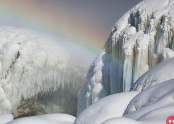 Breathtaking pictures of frozen Niagara Falls go viral!
