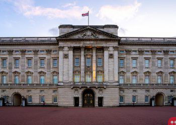 Buckingham Palace Gardens To Open to Visitors This Summer