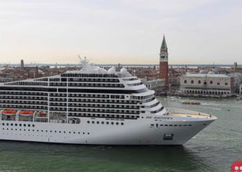 Italy bans cruise liners from historic centre