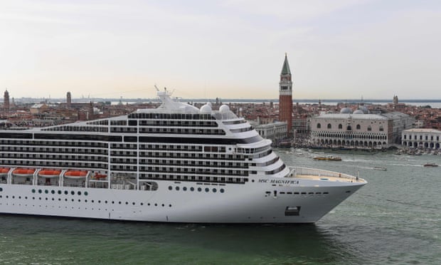 Italy bans cruise liners from historic centre